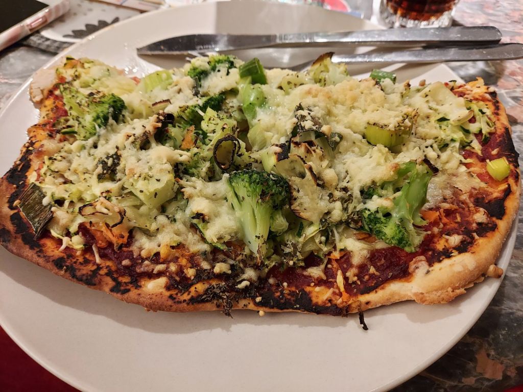 Homemade vegetarian pizza&nbsp;🍕